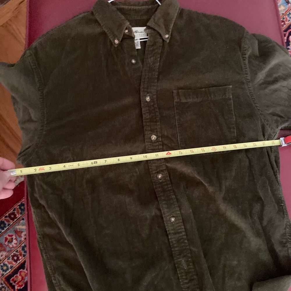 Classic Eddie Bauer small wale corduroy (very nice). Great shape no blemishes.